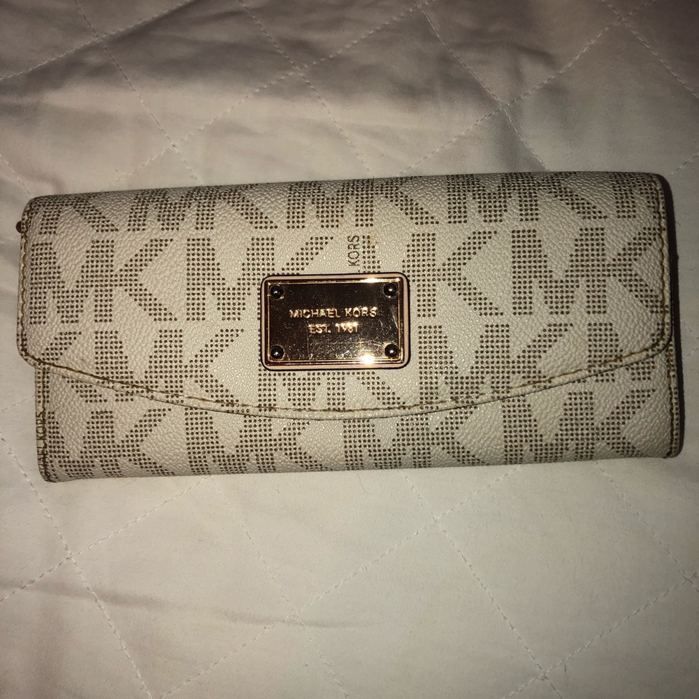 Micheal Kors Slim Flap Wallet